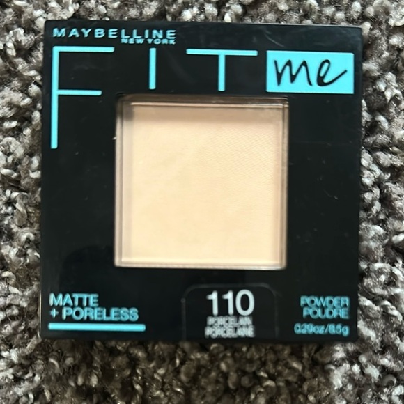 Maybelline Fit Me Matte + Pore-less Powder - 110 - Picture 2 of 6